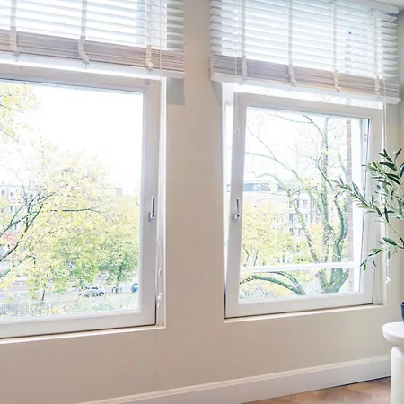 Charming Jordaan Apartment, Canal Views * 암스테르담