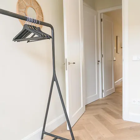 Charming Jordaan Apartment, Canal Views Apartment *